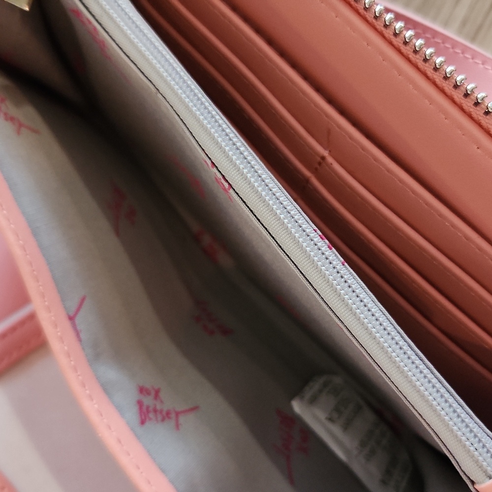 🔥Clearance🔥 Betsey Johnson Pink Peach Quilted Wristlet - Picture 6 of 8